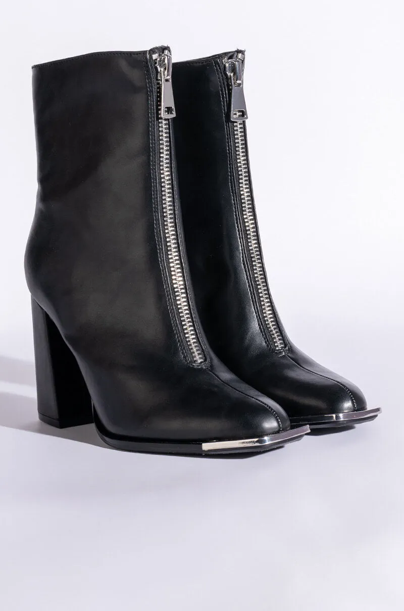 AZALEA WANG FRESCO ZIP CHUNKY BOOT IN BLACK