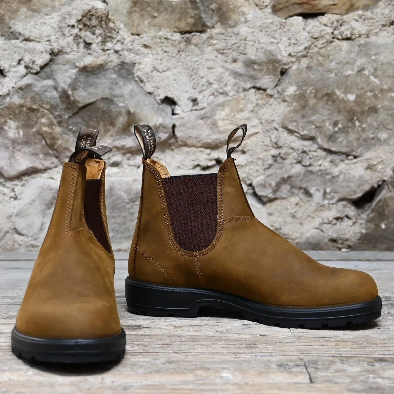 Blundstone Comfort Series V Cut in Crazy Brown