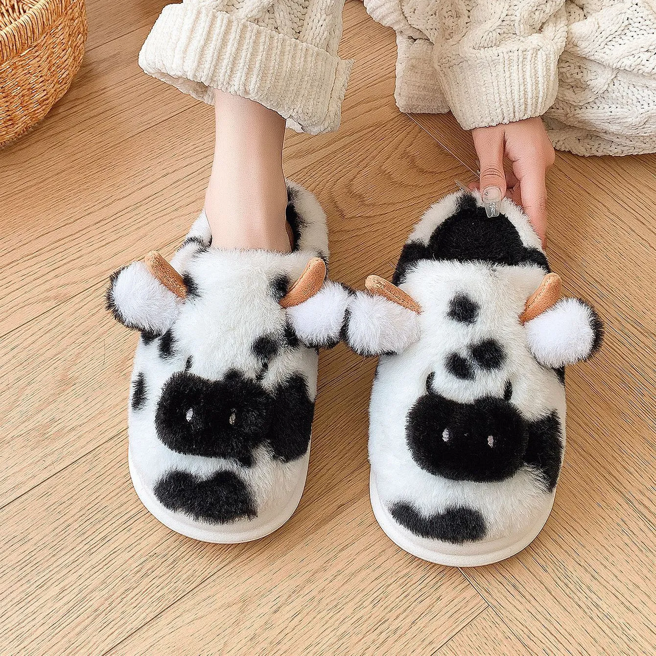 Cute Cartoon Cow Plush Slippers - Winter Warm Indoor Fuzzy Slippers for Couples