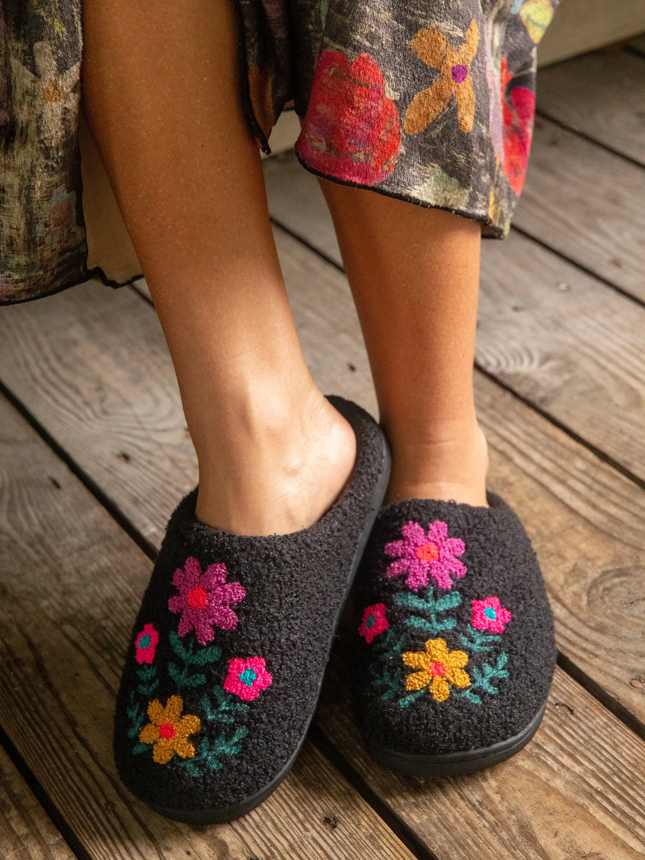 Icon Sherpa Slippers - Charcoal Pink Folk Flower