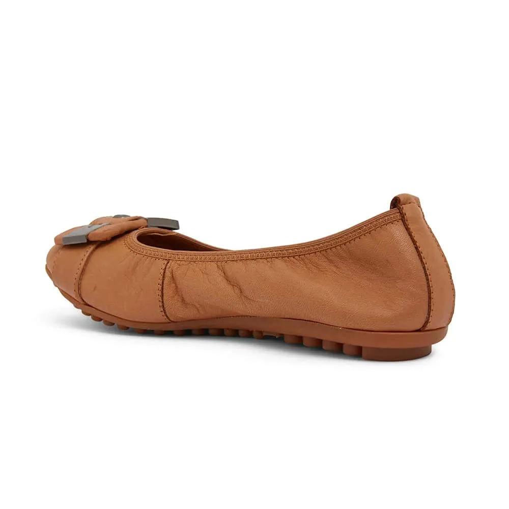 Pentagon Flat in Tan Leather