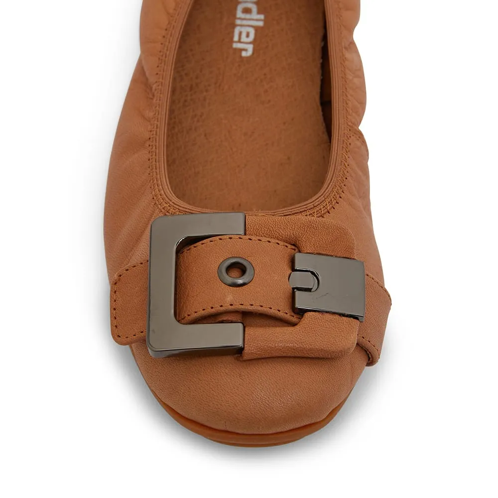 Pentagon Flat in Tan Leather